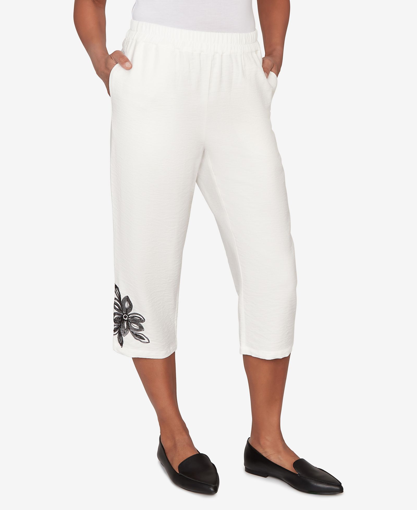 Alfred Dunner Petite Crowd Pleaser Floral Embroidered Relaxed Capri Pants