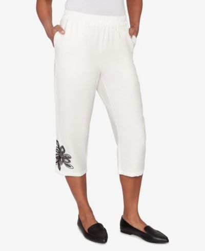 Alfred Dunner Petite Crowd Pleaser Floral Embroidered Relaxed Capri Pants