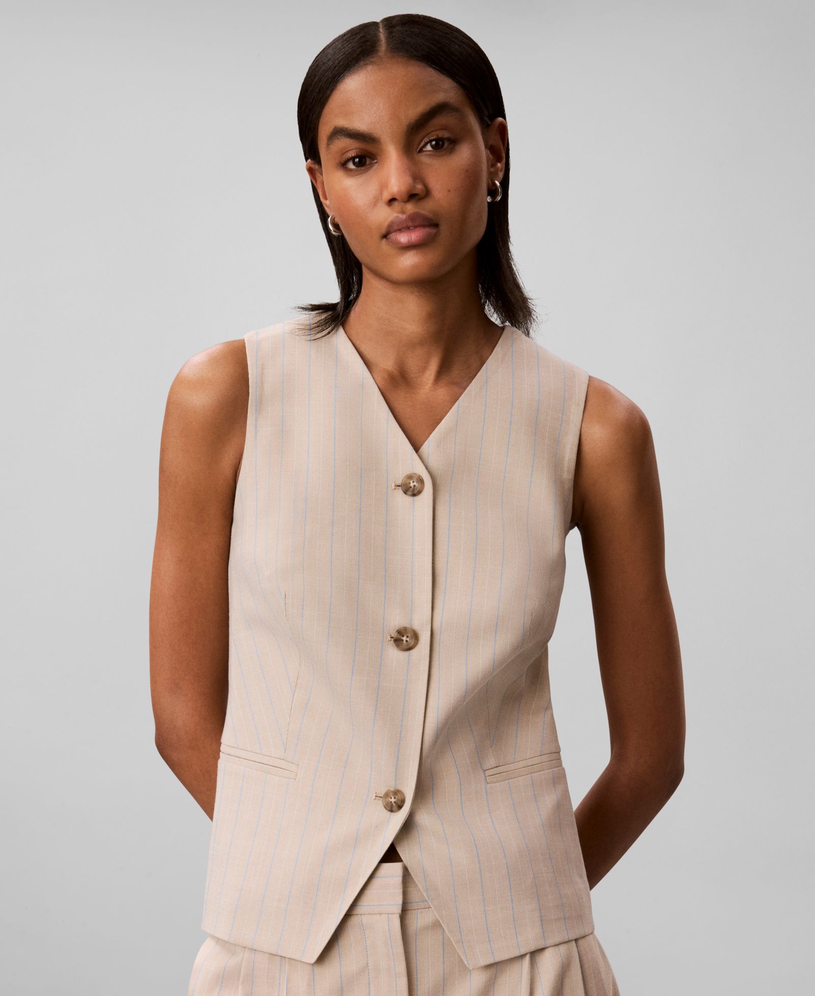 Calvin Klein Women's Sleeveless V-Neck Tailored Vest
