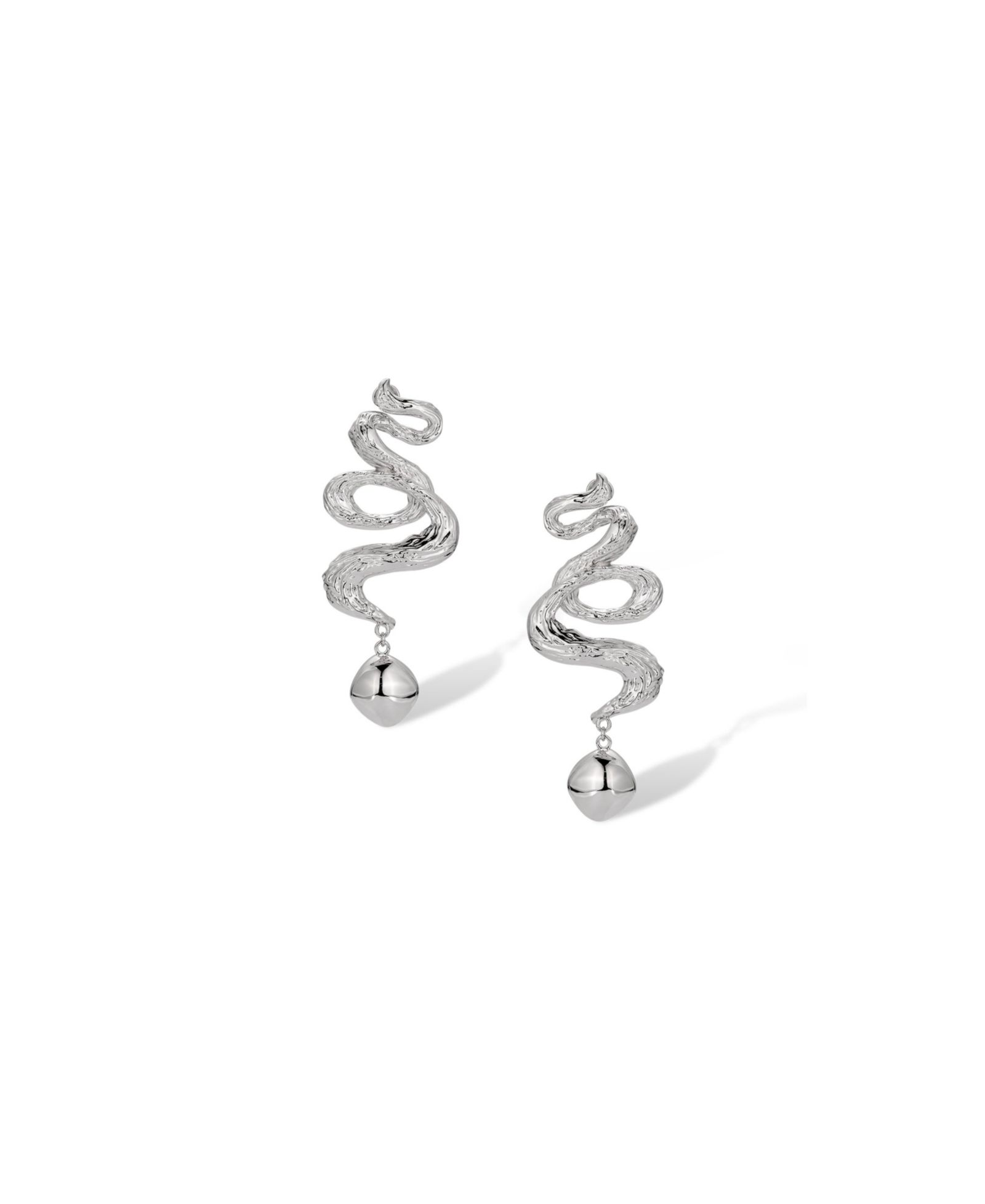 RETRO CHIC Wave Earrings