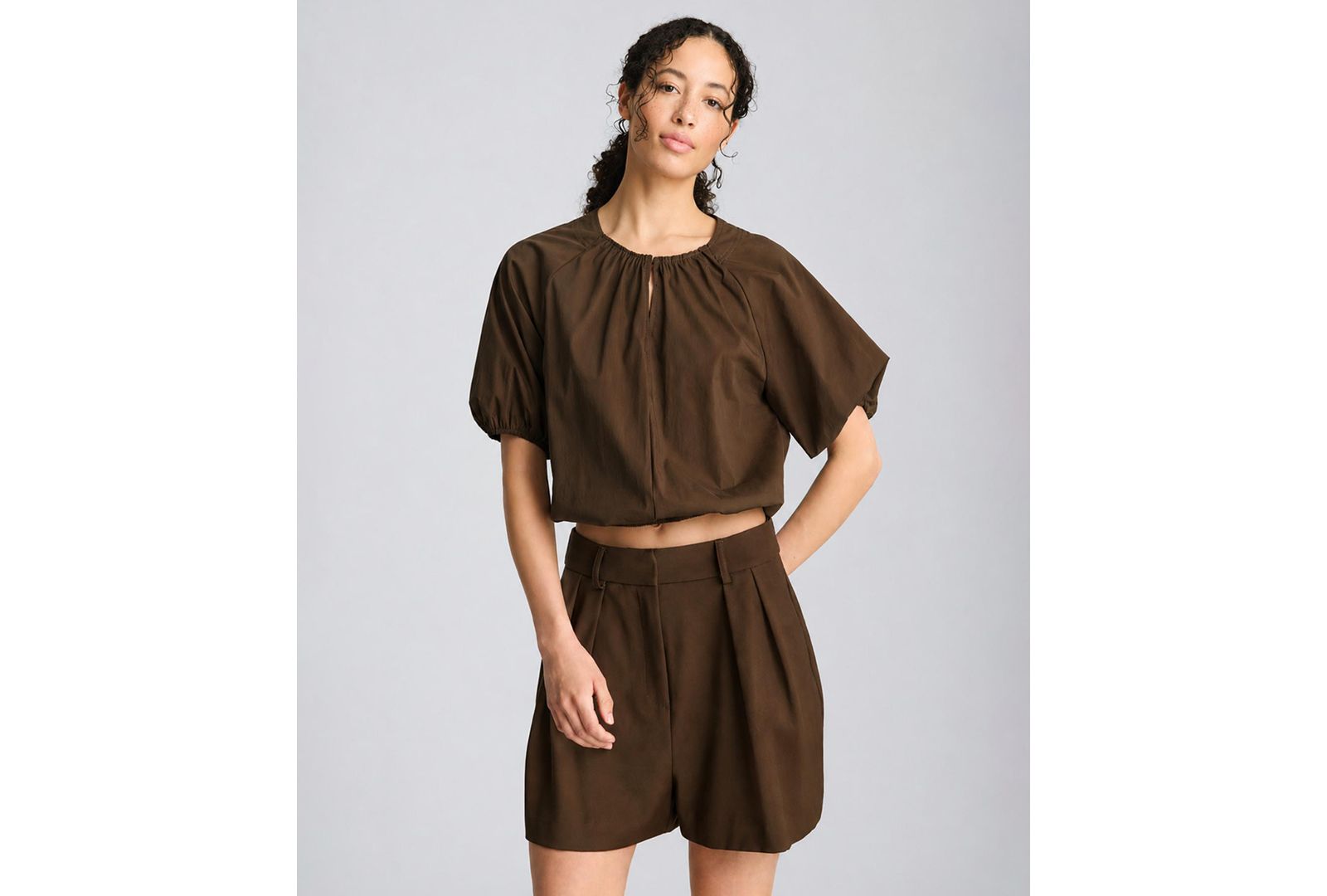 Kenneth Cole Женская укороченная блузка с объемными рукавами Bubble Blouse
