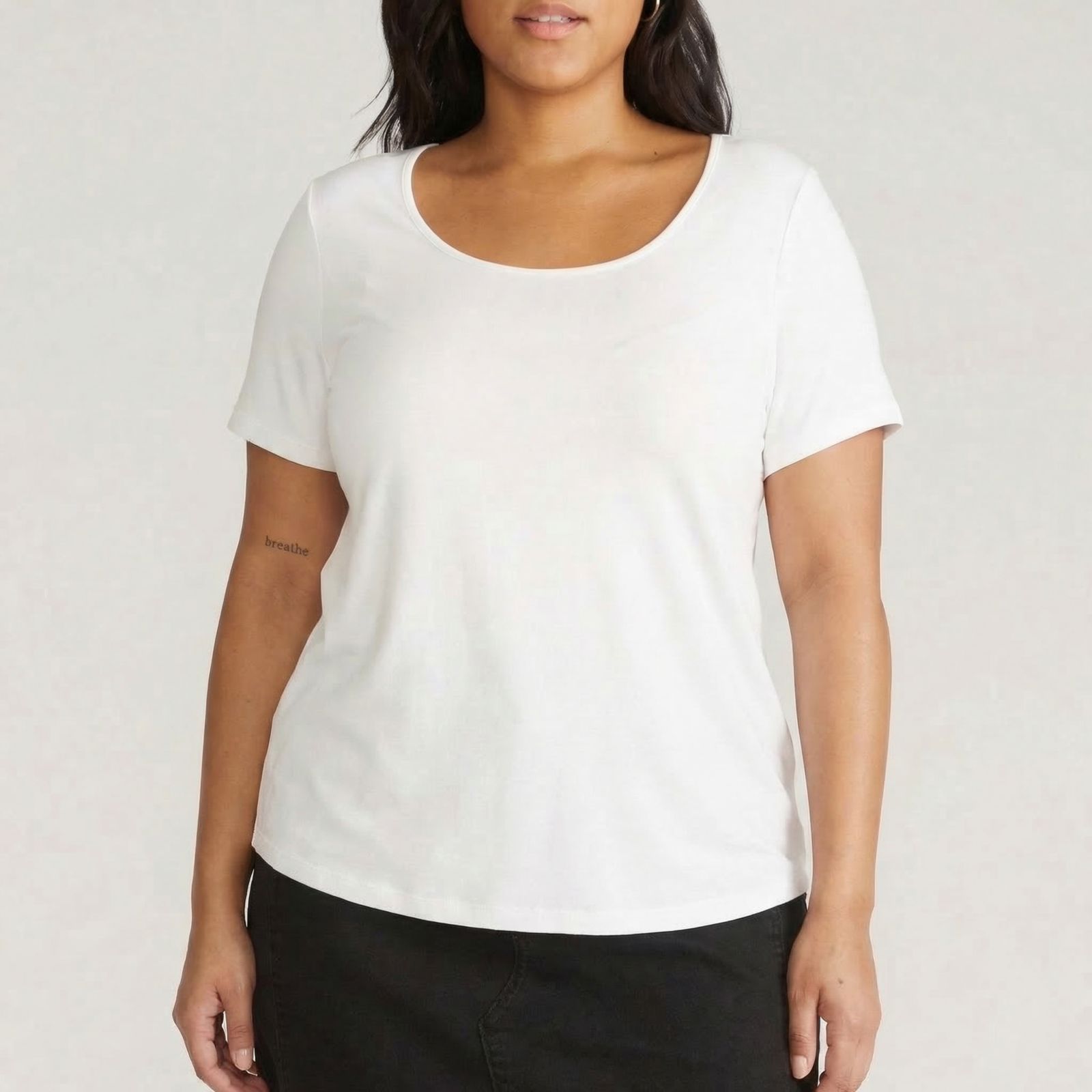 Женская футболка Universal Standard Plus Size Scoop Neck
