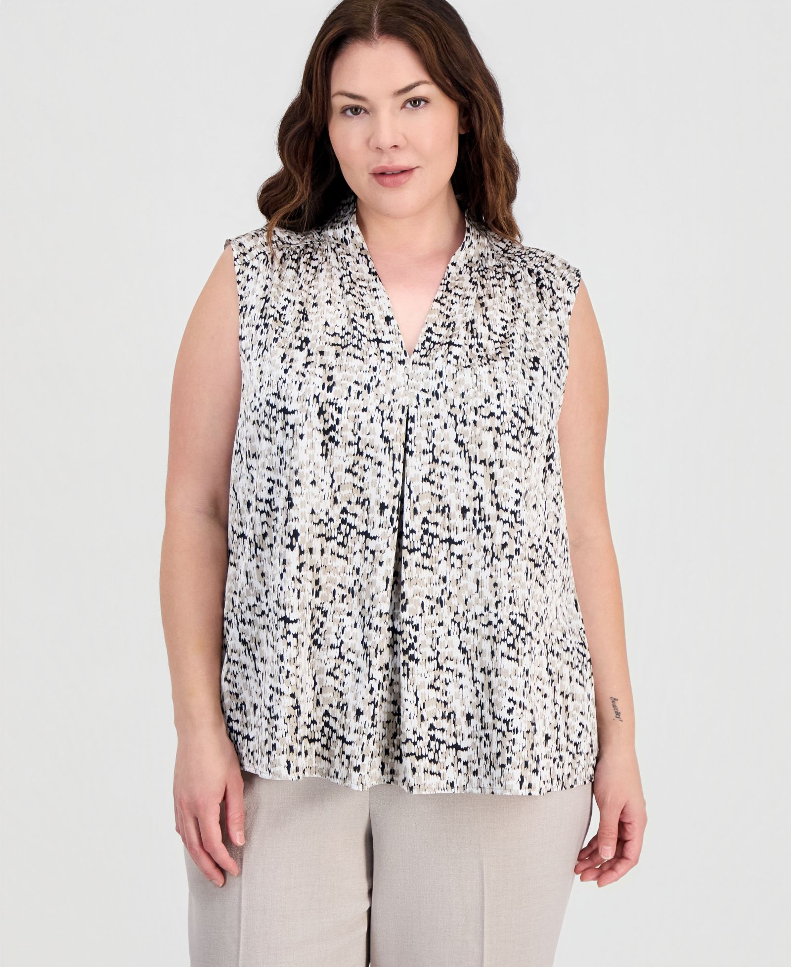 Топ Kasper Plus Size с V-образным вырезом и передними складками