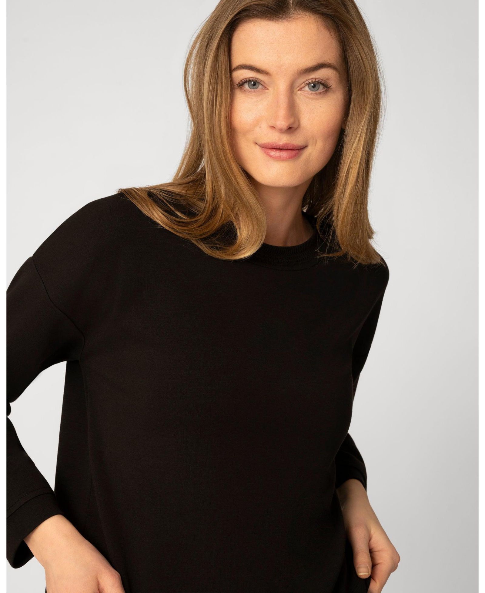 Cable & Gauge Women's Crochet Trim Knit Set