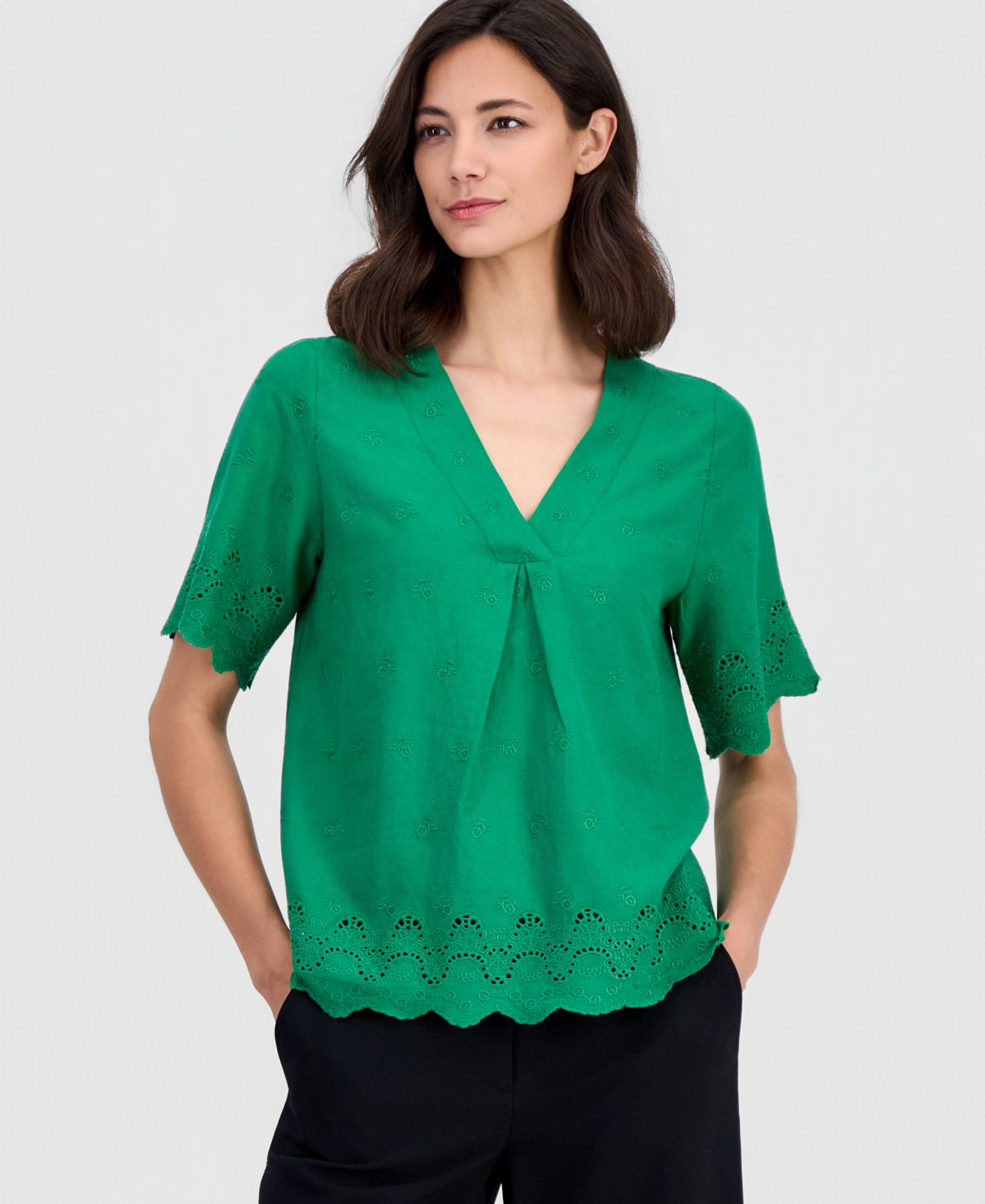 T Tahari Женский Embroidered Eyelet-Hem Top