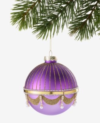 Елочная игрушка в форме шара с украшением из павлиньих перьев от Holiday Lane