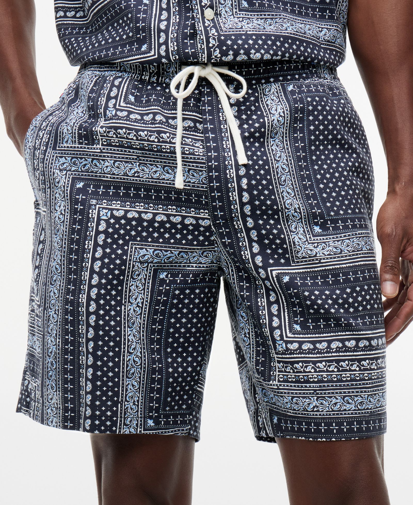 Tommy Hilfiger Men's Dover 8" Bandana Shorts