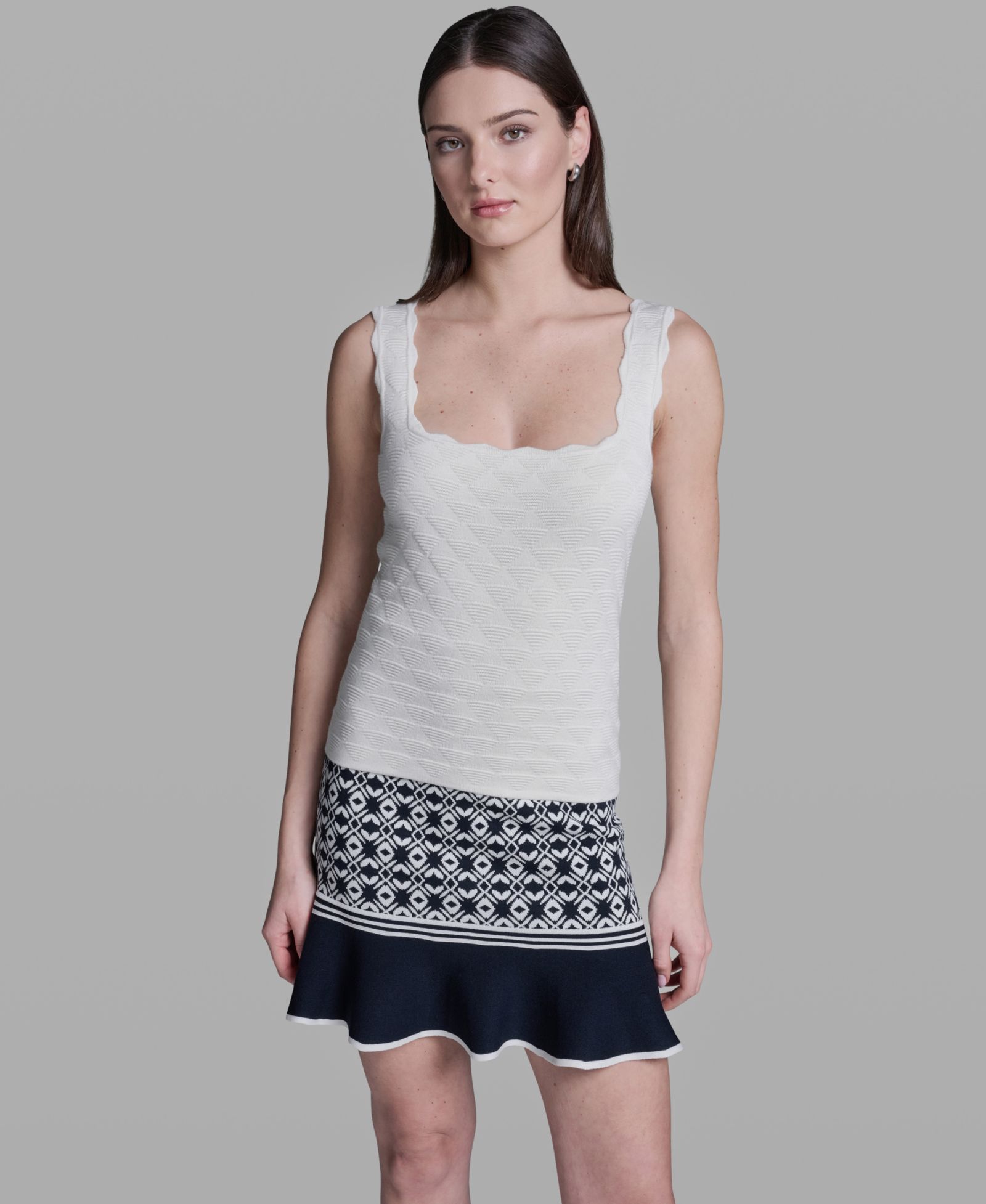 BCBG Women's Sleeveless Sweater Knit Rayon Tank Top