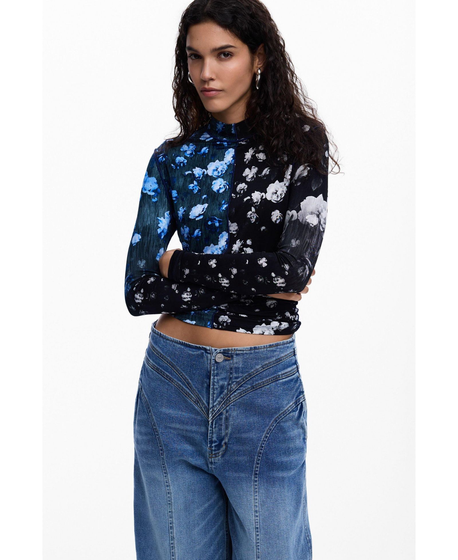Женская двухцветная футболка Desigual с цветочным принтом