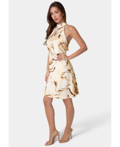 Женское Bebe Animal Satin Mock Neck Dress с Bow Back