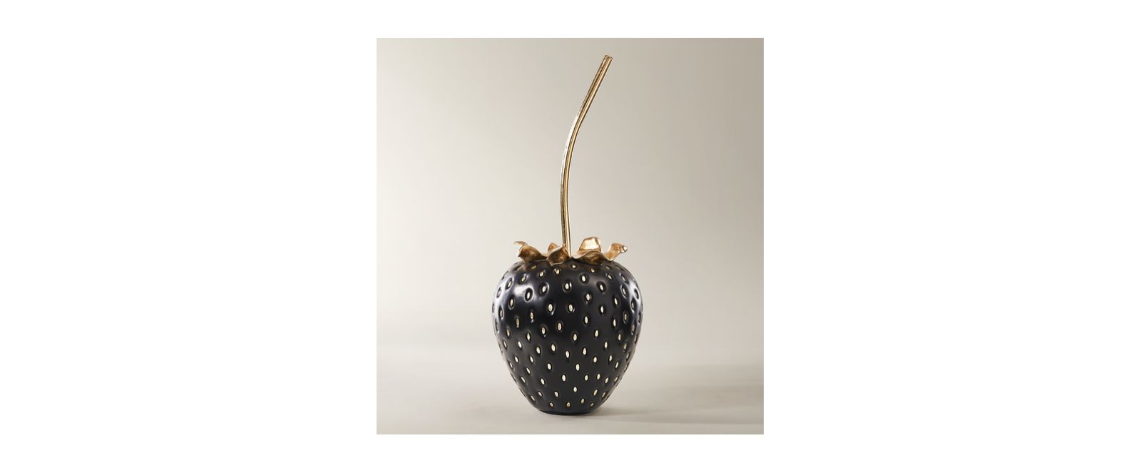 Декоративные объекты Z Gallerie Grand Strawberry