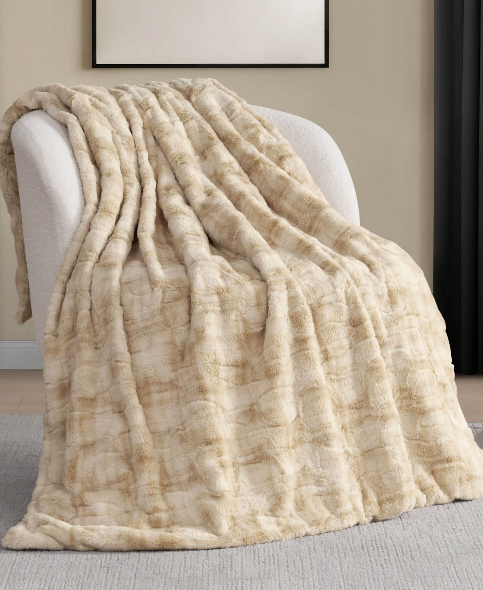 Nine West Embossed faux fur плед, 50" x 70"