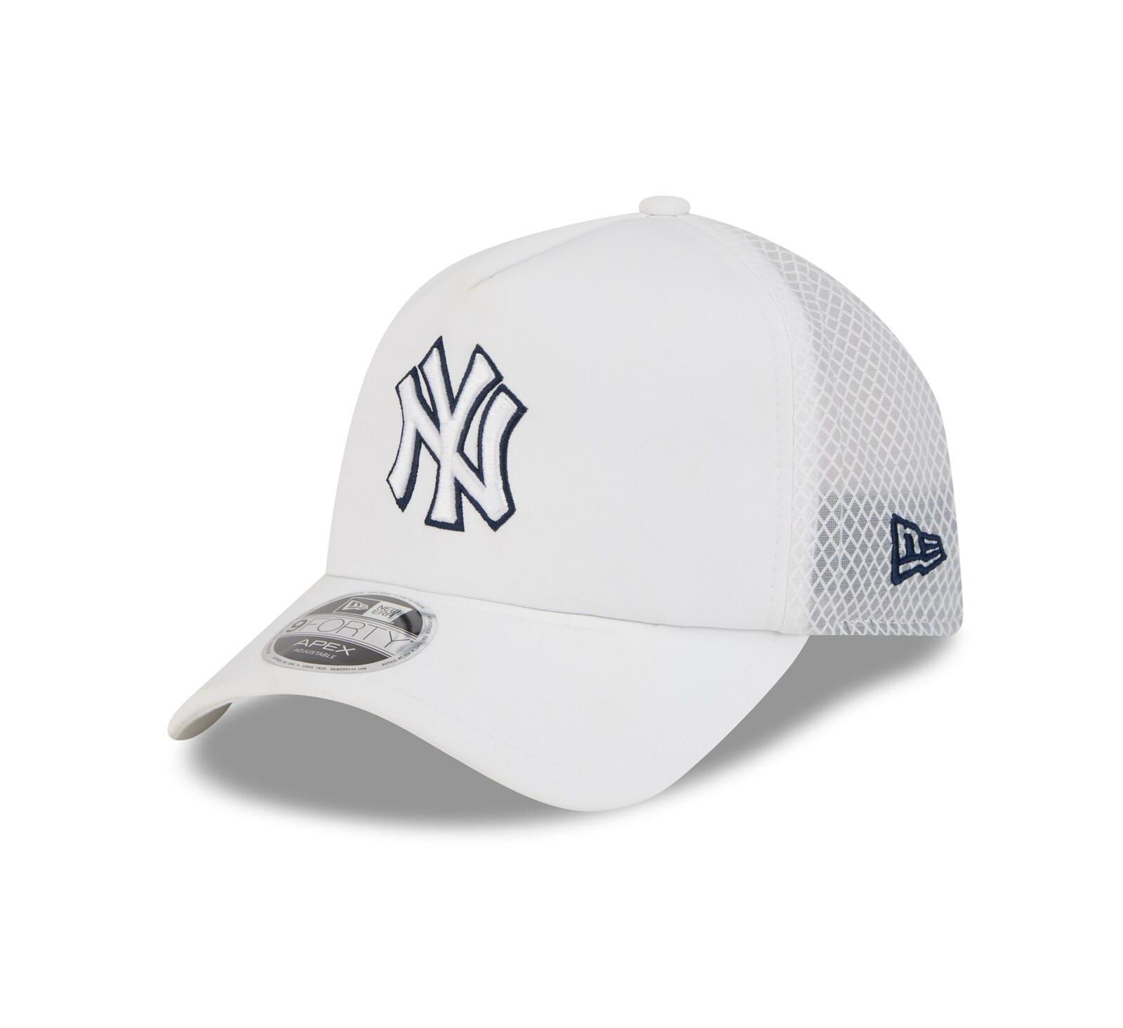 Мужская белая кепка New Era New York Yankees 2026 Batting Practice Apex 9FORTY Adjustable Trucker Hat