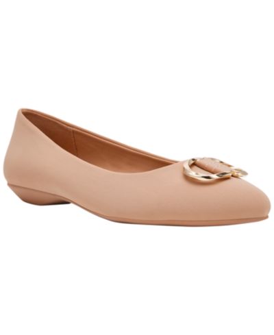 Nude Stretch