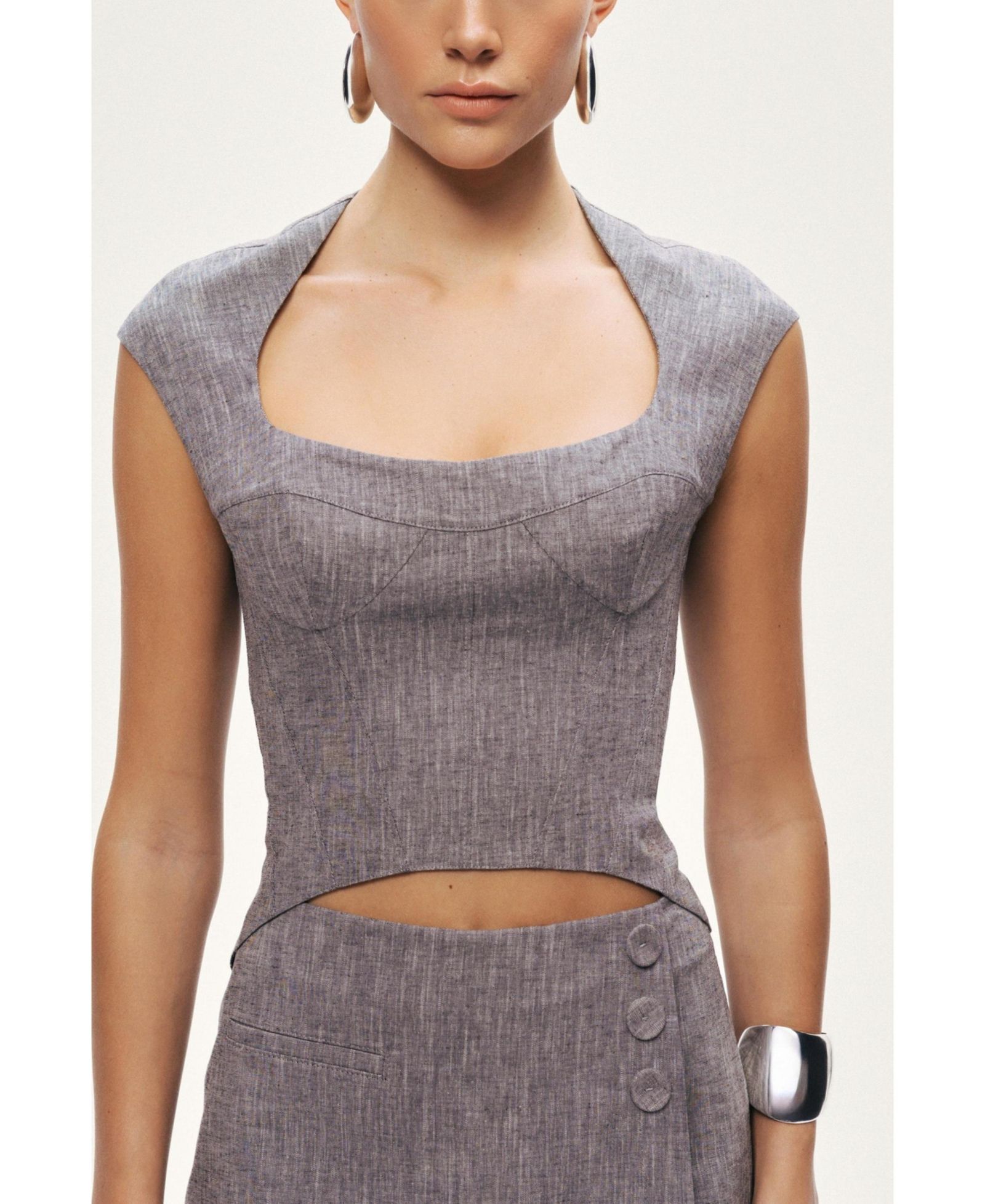 NOCTURNE Women's Open-Back Tailored Top