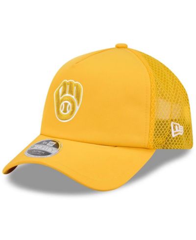 New Era Men's Gold Milwaukee Brewers 2026 Batting Practice Apex 9FORTY Adjustable Trucker Hat