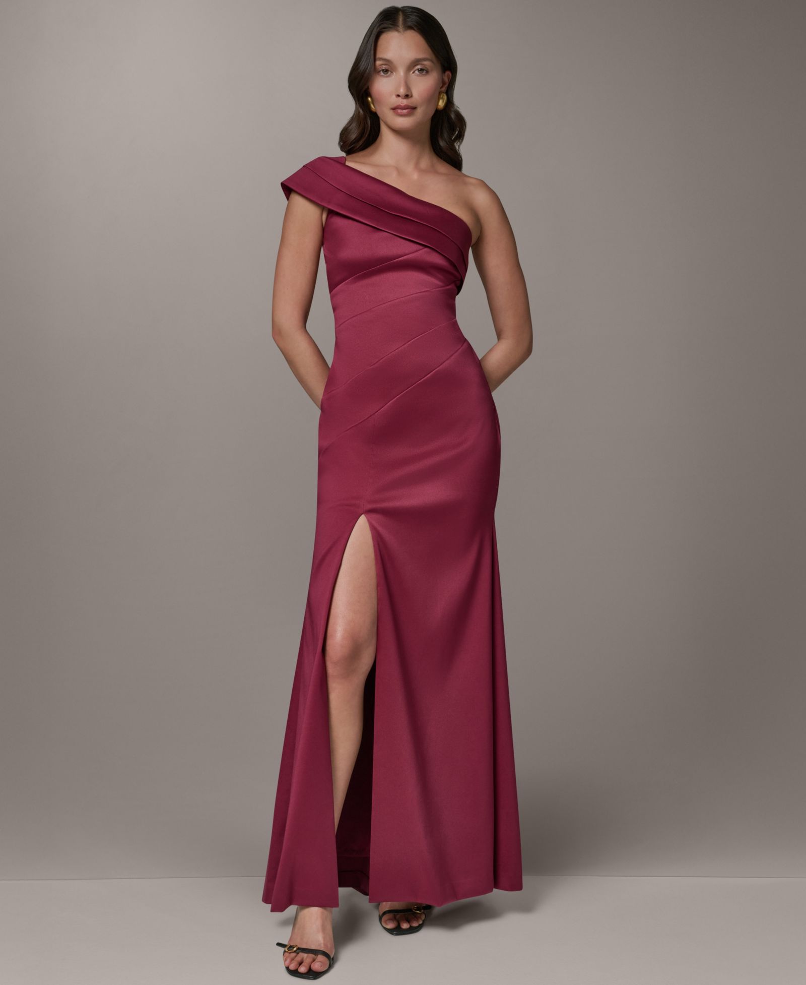 Donna Karan New York Женское длинное платье с открытым плечом и разрезом спереди