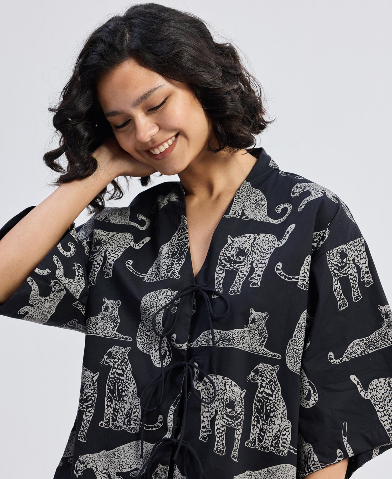 Reistor Women's Oversized Shirt with Front-ties in Animal Print