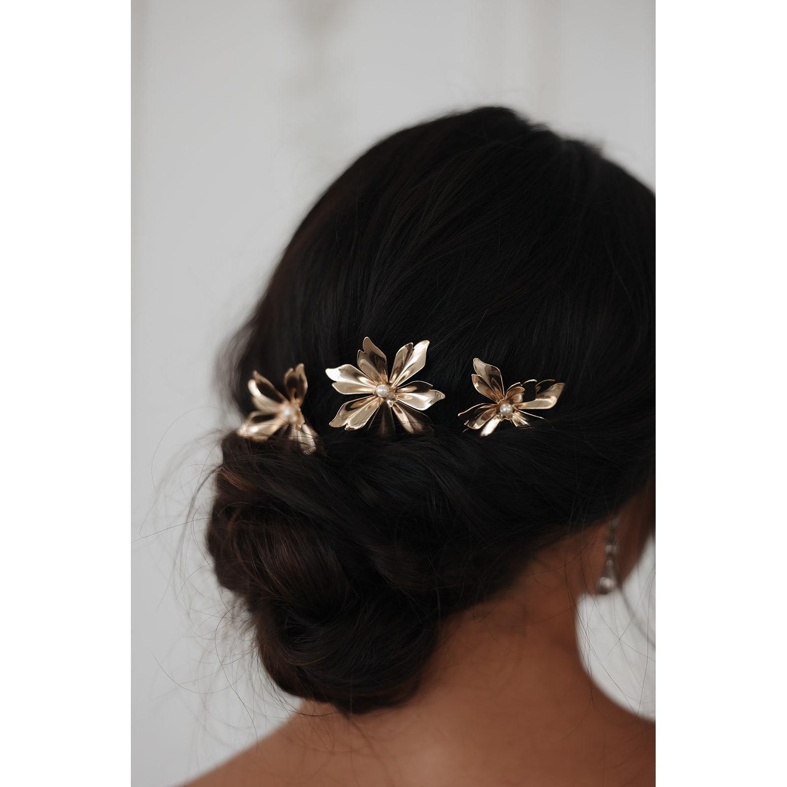 Untamed Petals Comet Pearl Pins