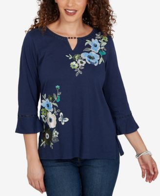 Alfred Dunner Petite Indigo Детский трикотажный топ с асимметричными цветами и пайетками