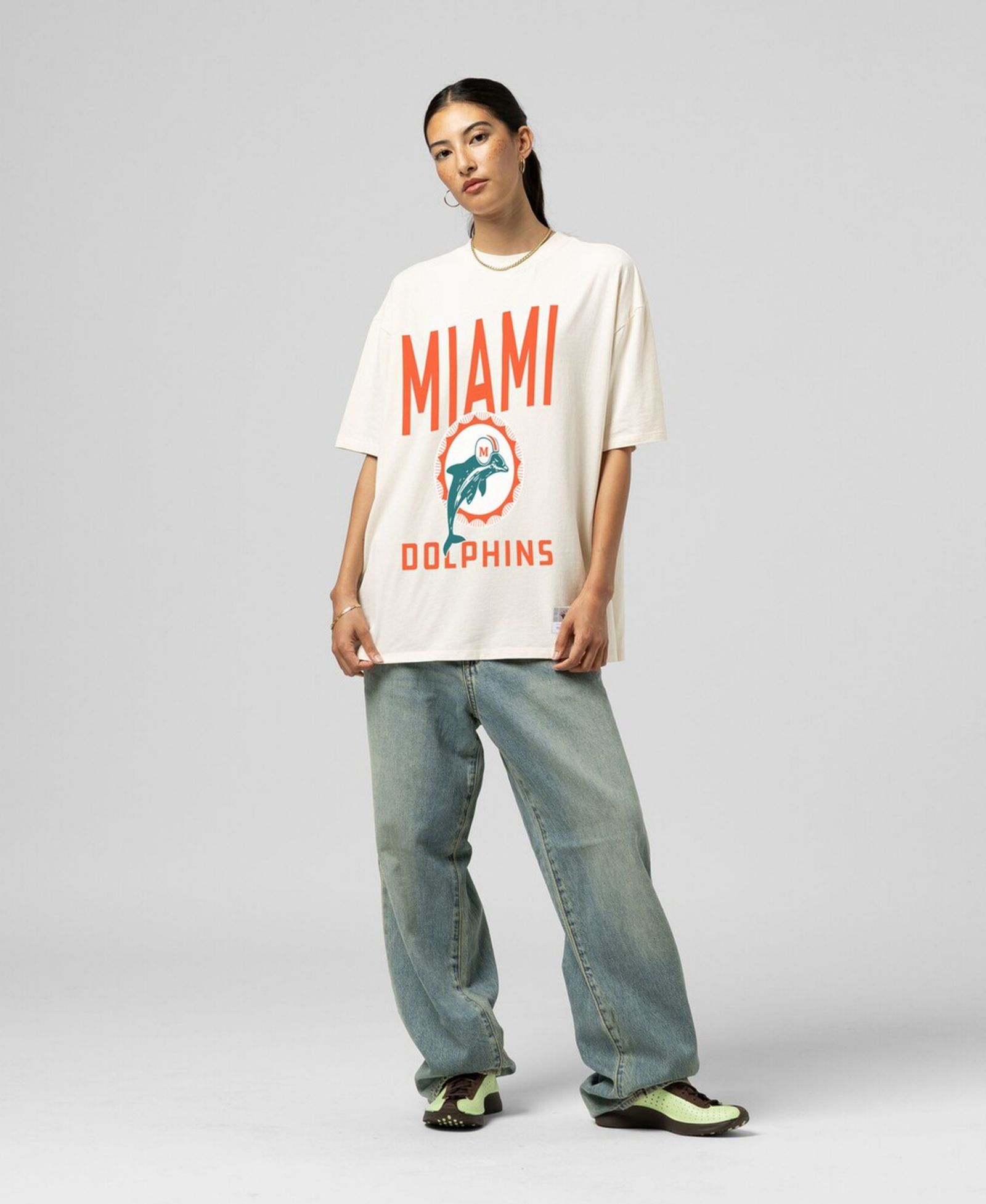 Женская футболка Mitchell & Ness Cream Miami Dolphins Logo Rise Boyfriend