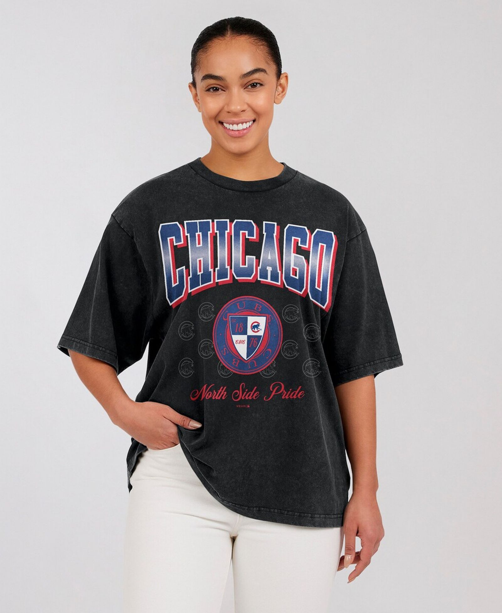 Женская футболка WEAR by Erin Andrews Black Chicago Cubs Oversized Boyfriend