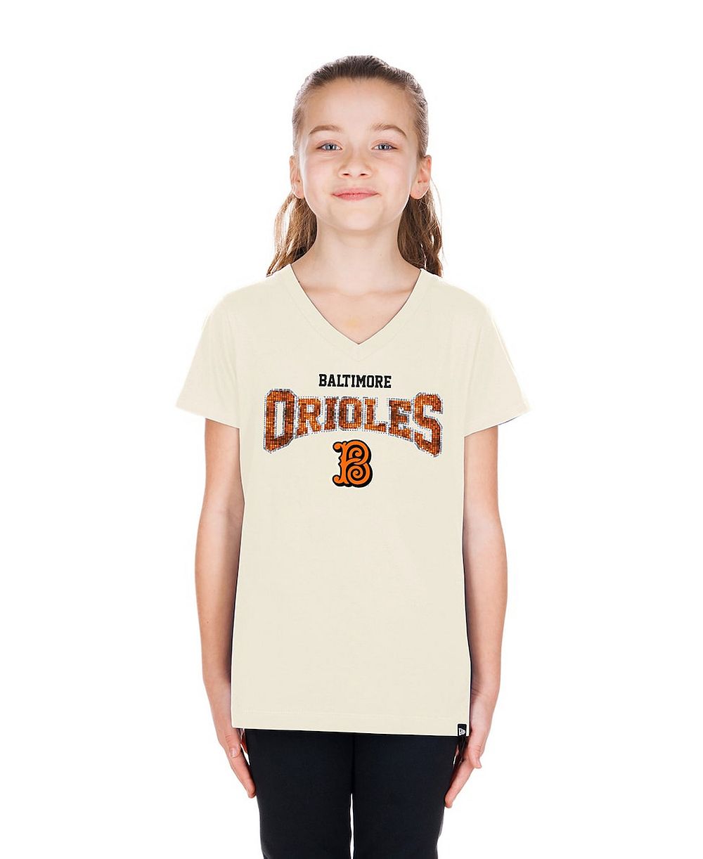 Детская футболка New Era Cream Baltimore Orioles 2026 City Connect Flip Sequin V-Neck