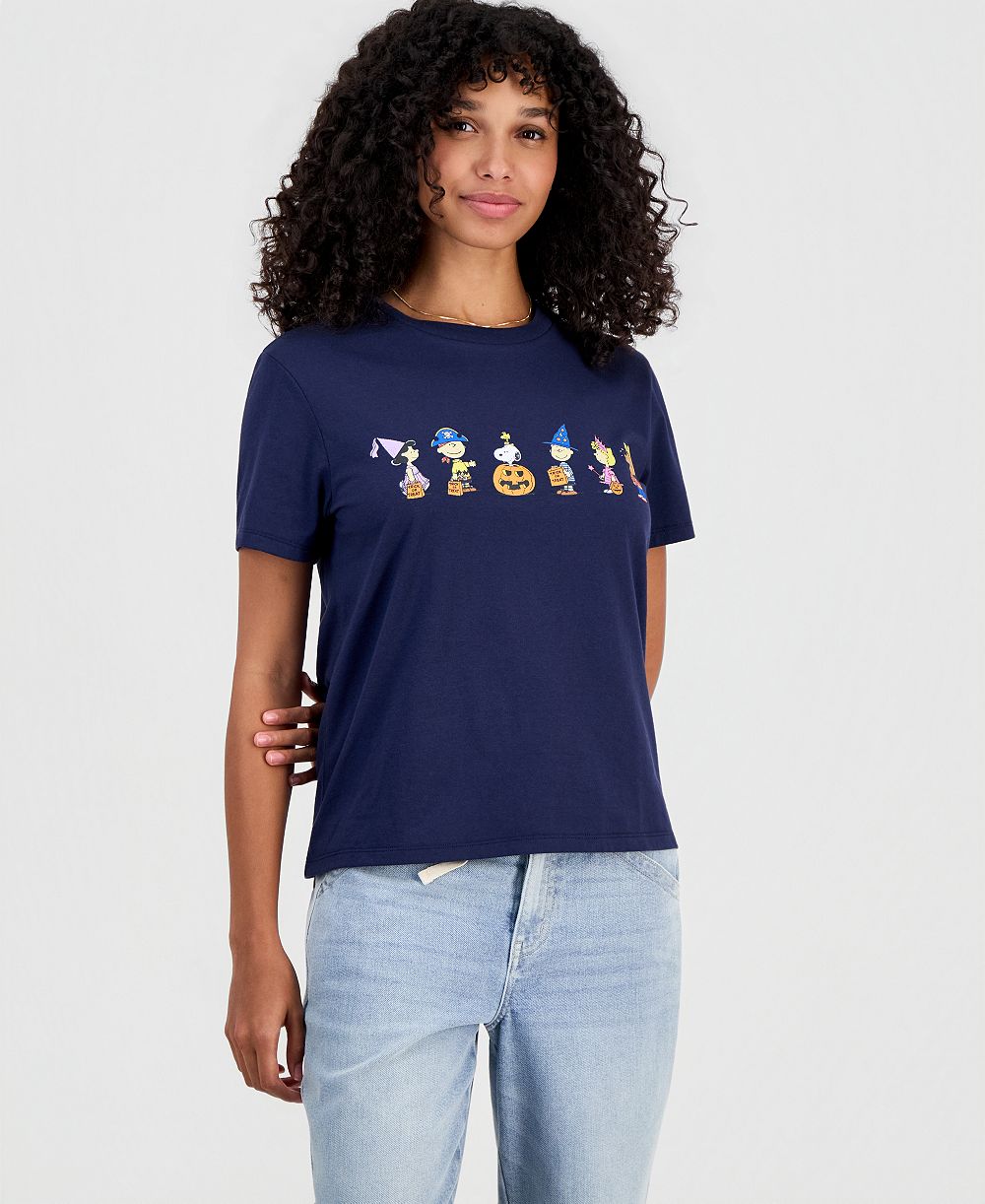 Peanuts Juniors' Peanuts Costume Crewneck Tee