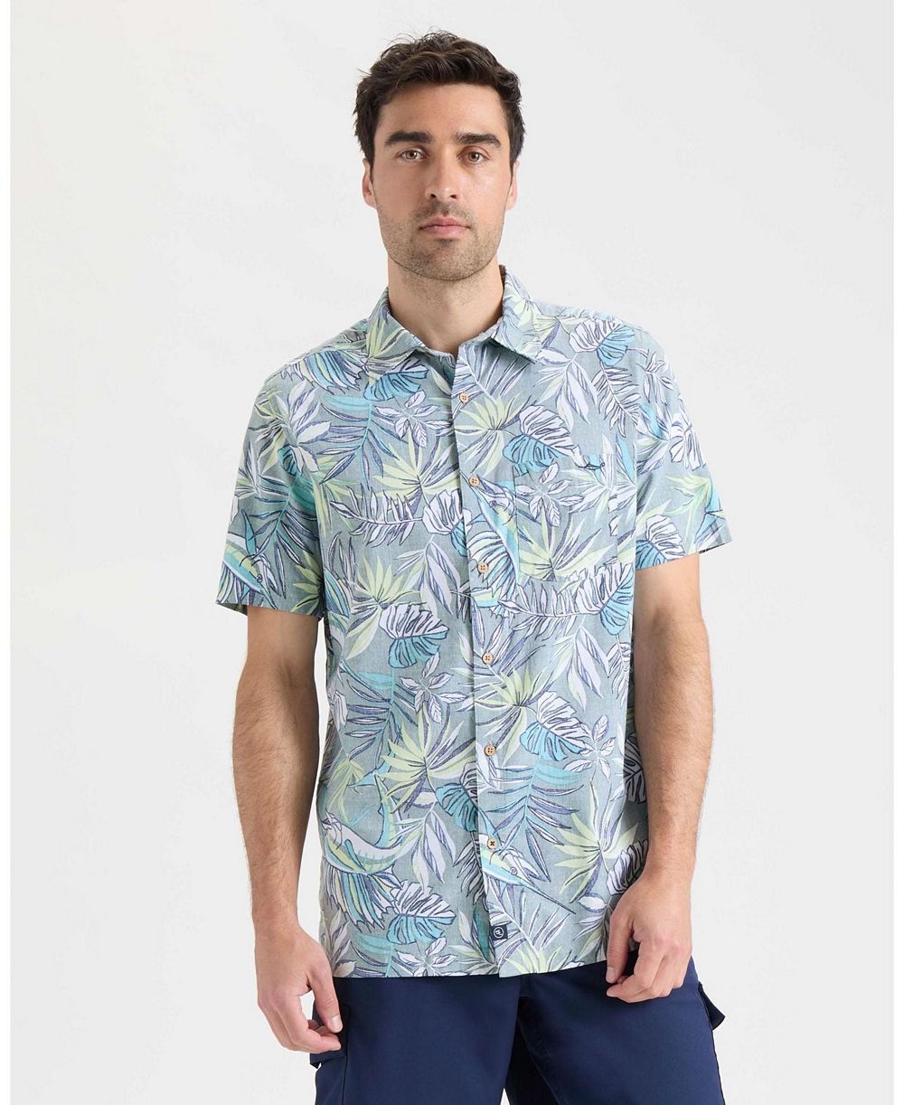 Salt Life Men's Lush Canopy Short Sleeve Button Down