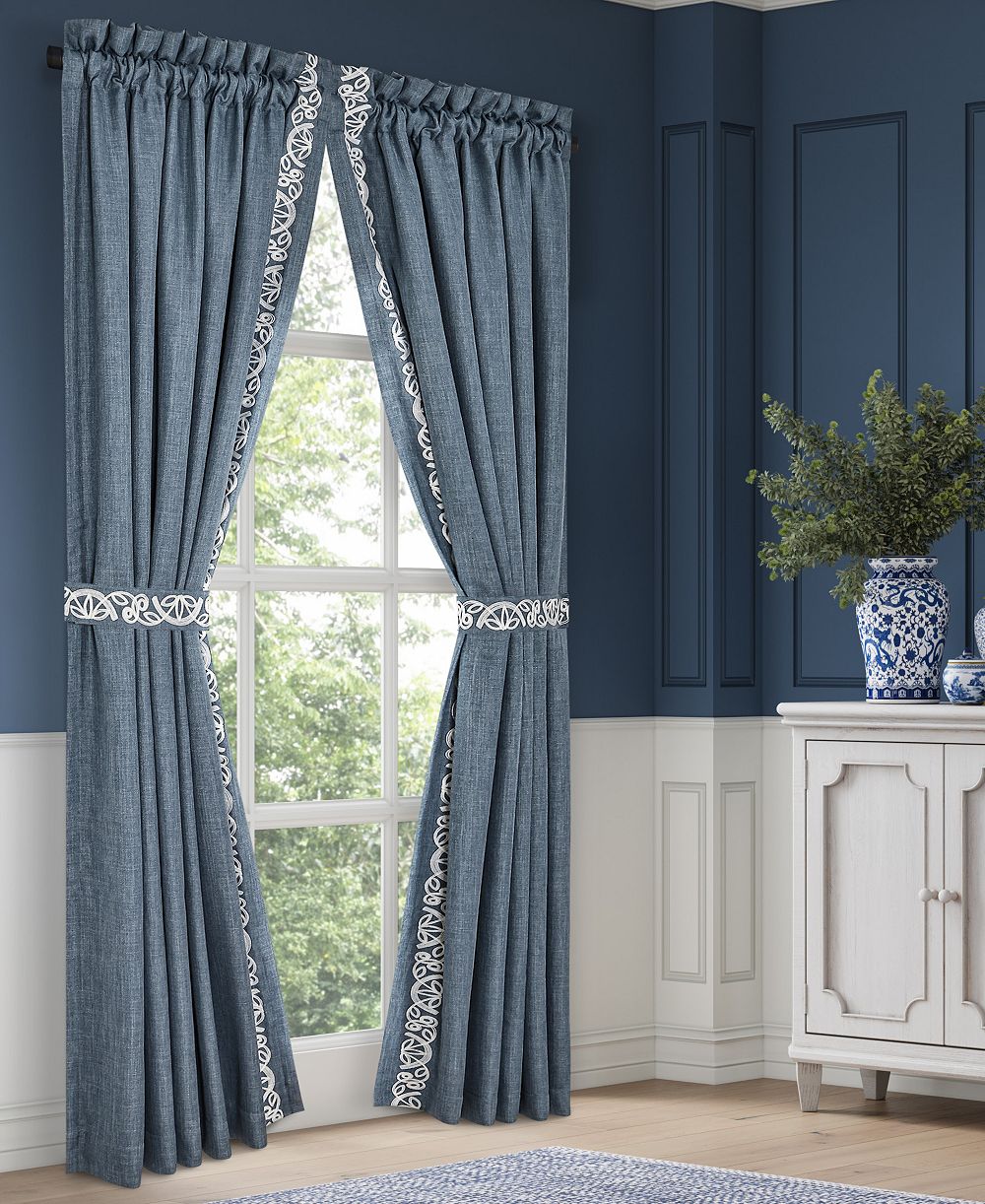 Парные шторы J Queen New York Chantalee Window Panel, 50" x 95"
