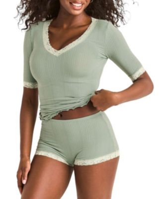 Medium green