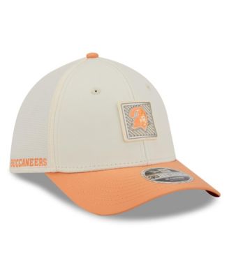New Era Men's Cream/Orange Tampa Bay Buccaneers 2026 NFL Training Camp 39THIRTY Flex Hat