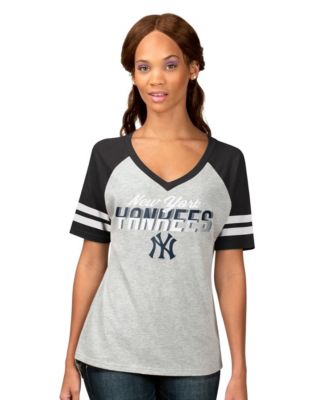 Женская футболка G-III 4Her by Carl Banks Heather Gray New York Yankees Goal Line Raglan V-Neck