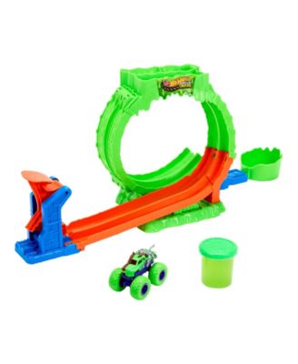 Hot Wheels 1:64 Scale Monster Trucks Mutant Chaos Loop Challenge Playset with Slime