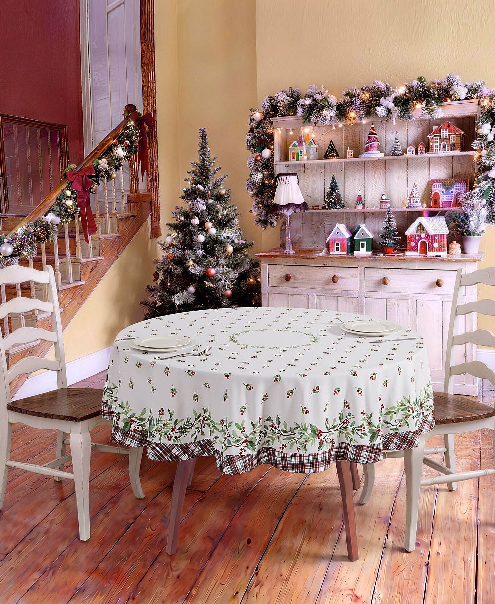 Круглая скатерть Avanti Holly Plaid 70" x 70"