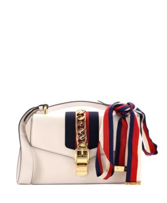Маленькая плечевая сумка Gucci Sylvie из кожи