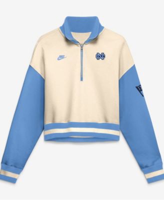 Женский укороченный пуловер Nike с четвертьзастежкой в стиле color block, цвета Natural/Carolina Blue, с логотипом North Carolina Tar Heels