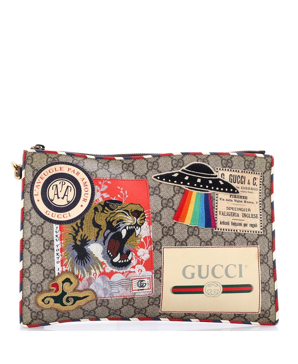 Б/у косметичка Gucci Courrier из лакированной ткани GG с аппликацией
