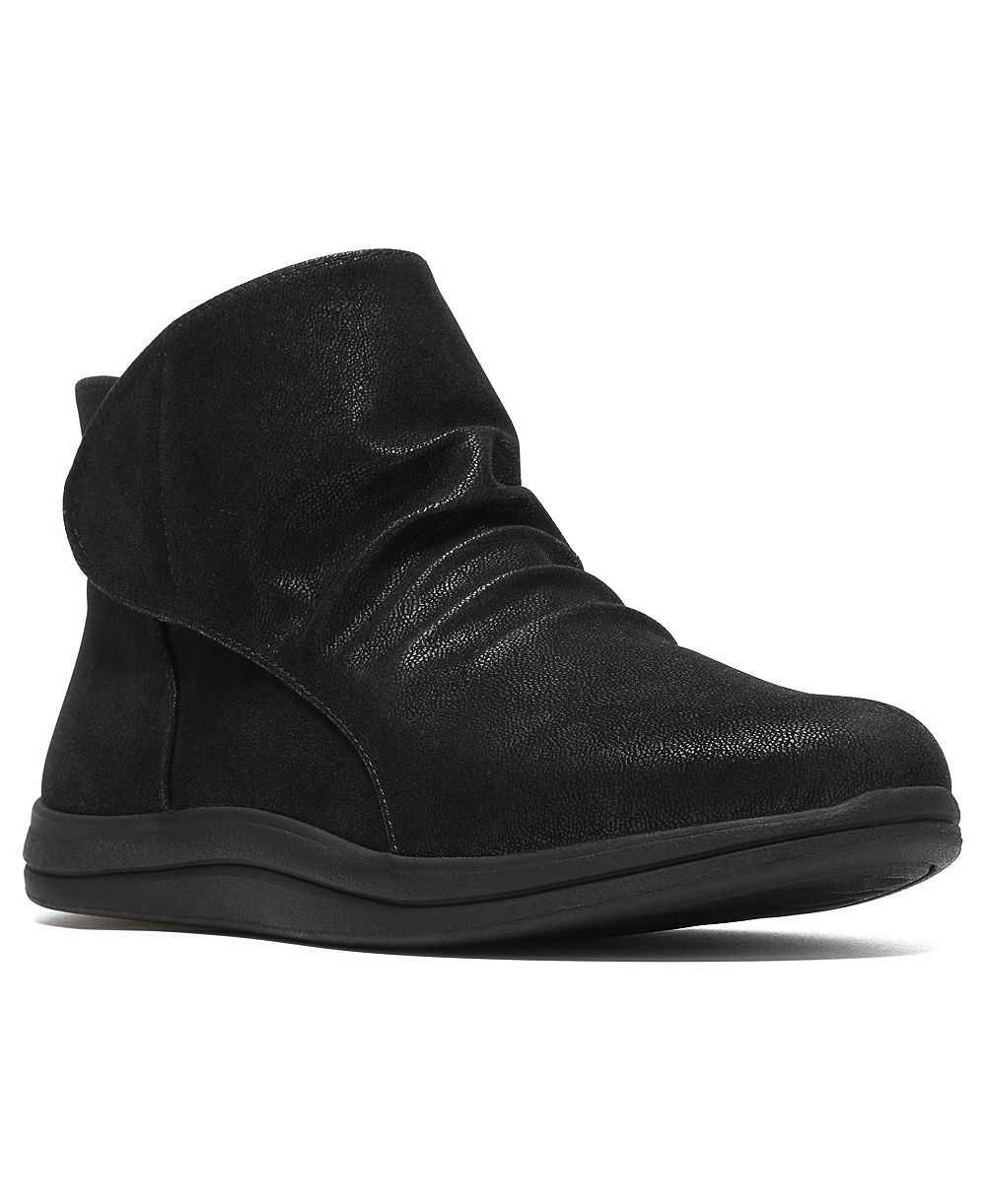 Clarks Women's Breeze Faye Round Toe Booties
