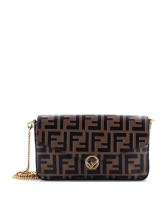 Pre-Owned Fendi клатч F is Fendi Envelope на цепочке из кожи с тиснением Zucca