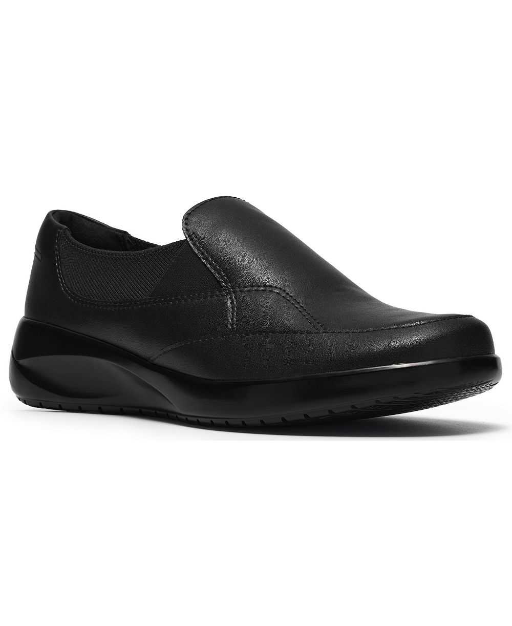 Clarks Women's Kaetlyn Mae Leather Round Toe Flats