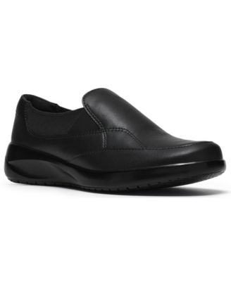 Clarks Women's Kaetlyn Mae Leather Round Toe Flats
