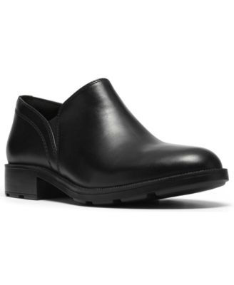 Clarks Women's Adalynn Bay Leather Round Toe Lug-Sole Shooties