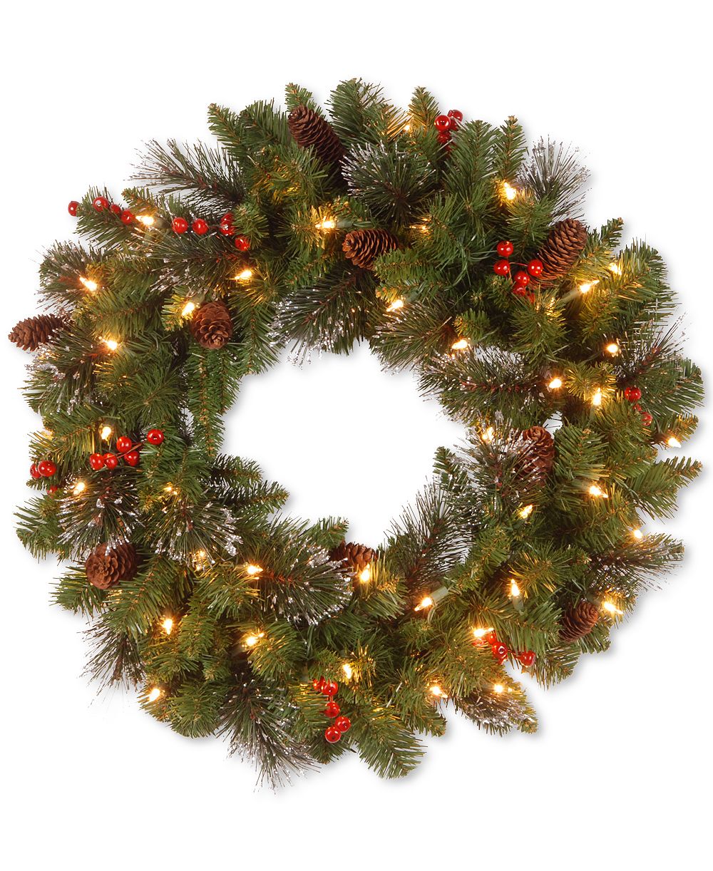 Венок National Tree Company 24" Crestwood Spruce с серебристыми ветками, шишками и красными ягодами