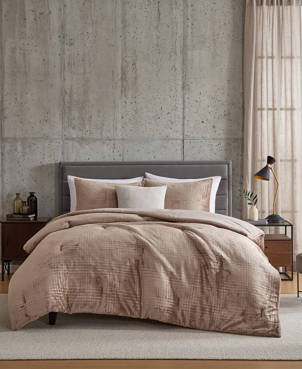 Комплект постельного белья Kenneth Cole New York Hudson Embossed Plush 3-Piece, King