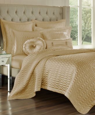 J Queen New York Satinique Quilted Quilt, King