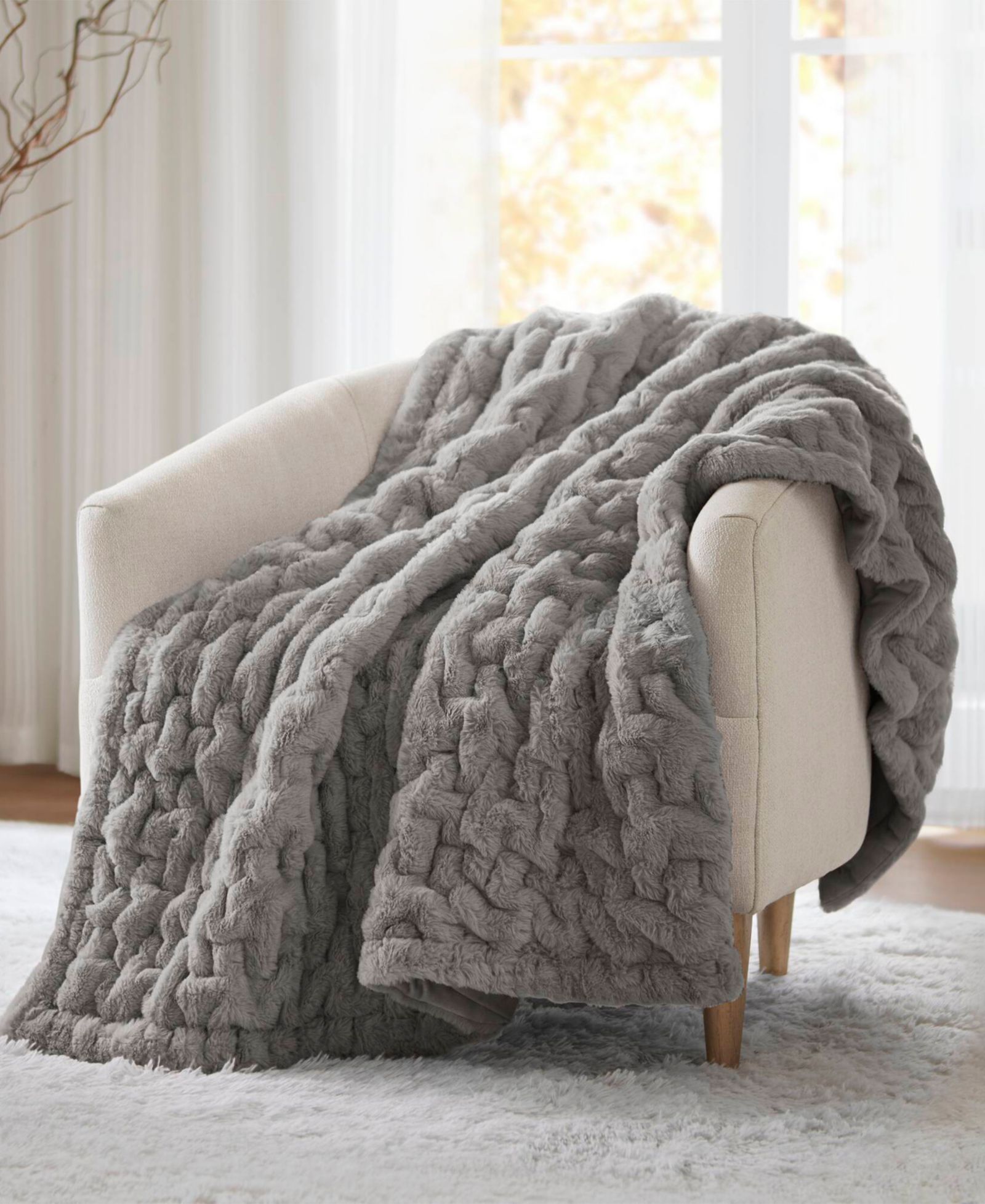 Madison Park реверсивный плед из искусственного меха с сборками 50" x 60"