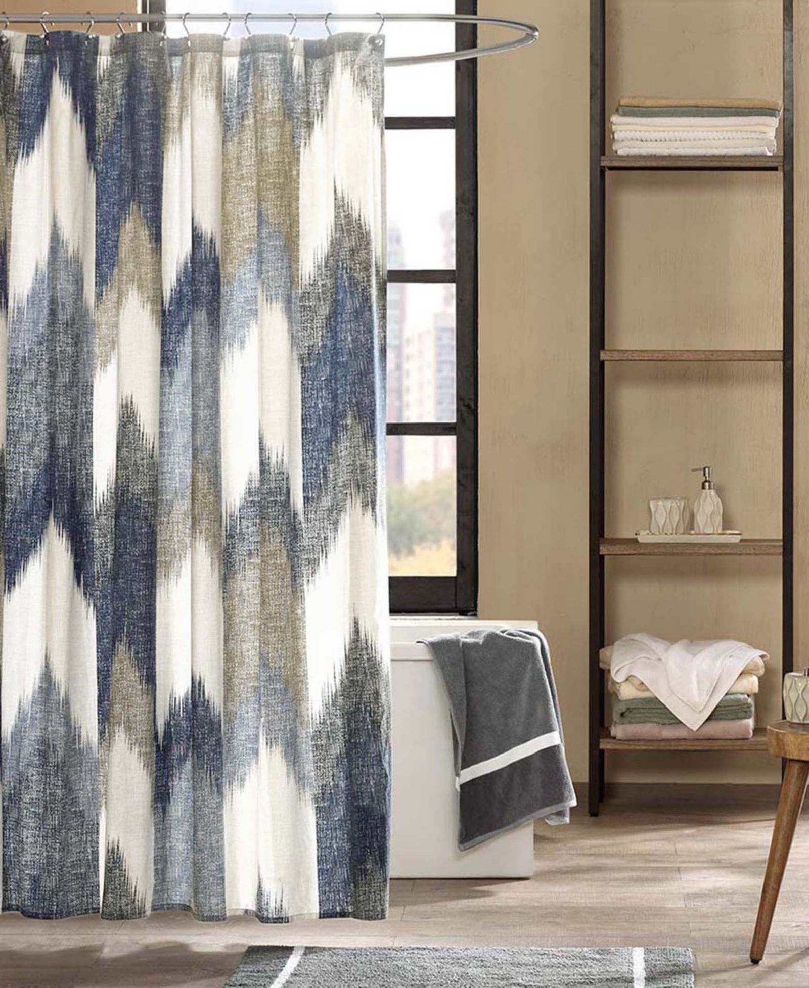 Тканевая занавеска для душа INK+IVY Alpine Chevron Stripe 72" x 72"