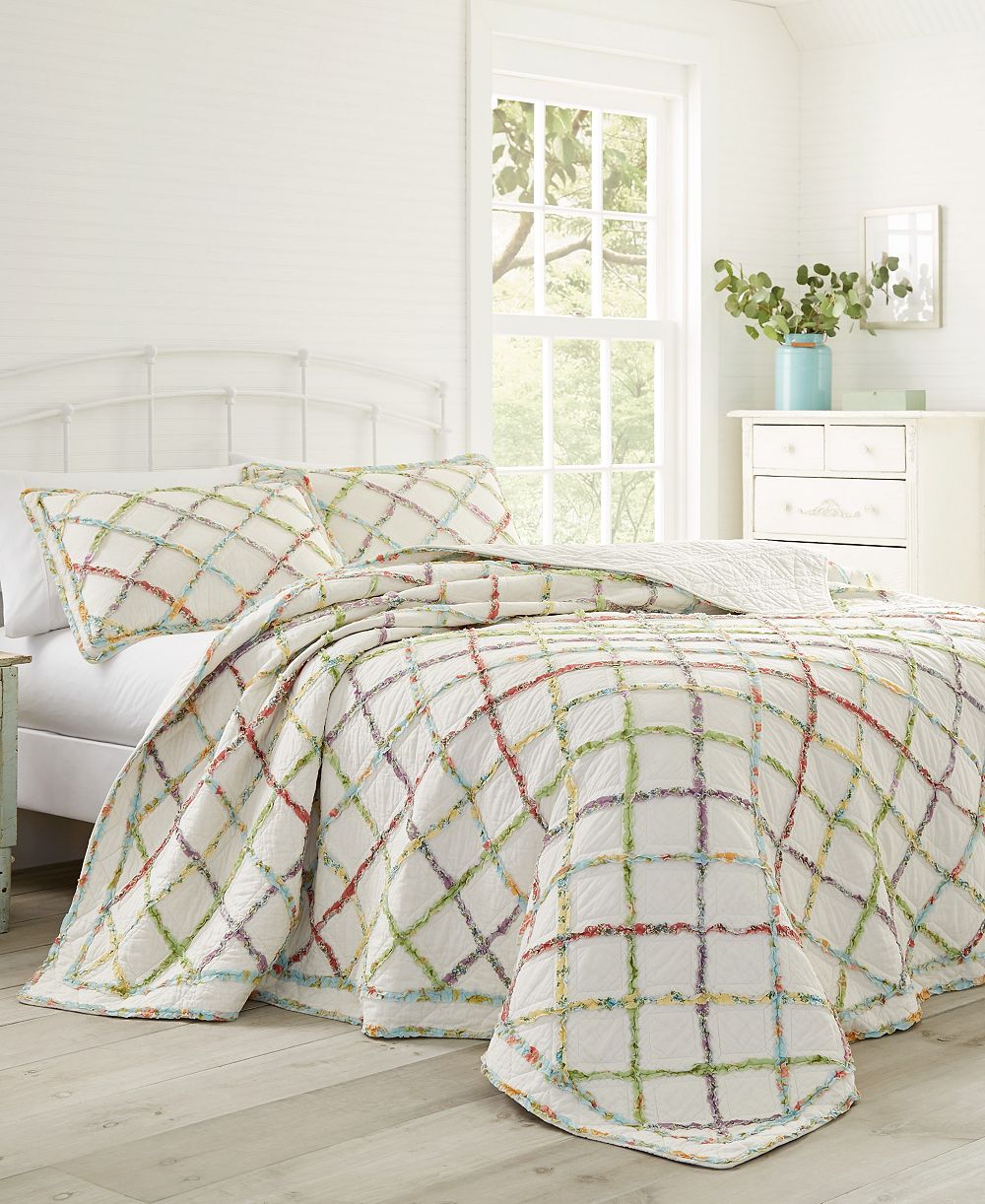 Декоративное покрывало Laura Ashley Ruffle Garden Appliqued Diamond Cotton, Twin