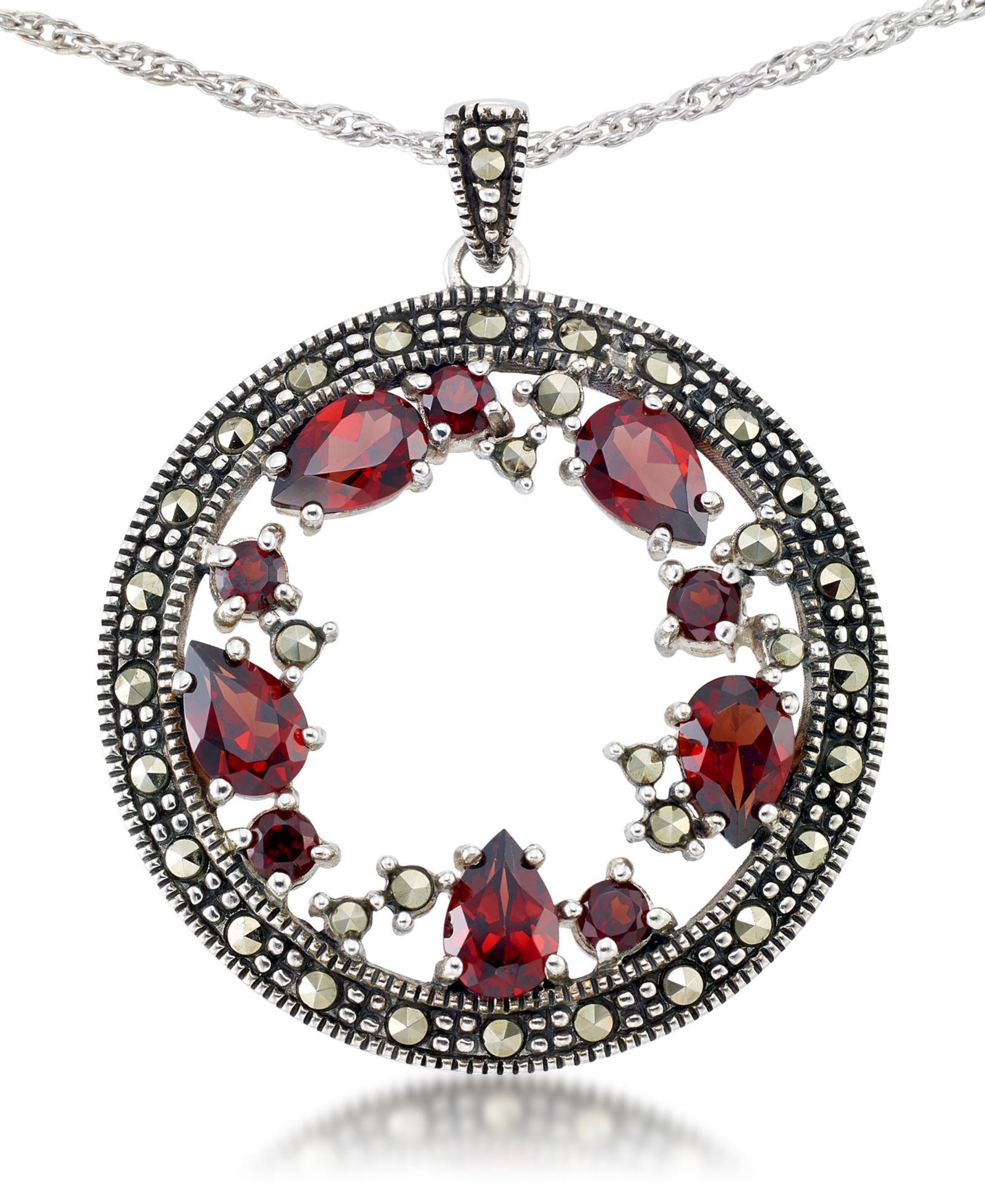 Подвеска с гранатом (2-3/8 ct. t.w.) и марказитом на 18" цепи в стерлинговом серебре